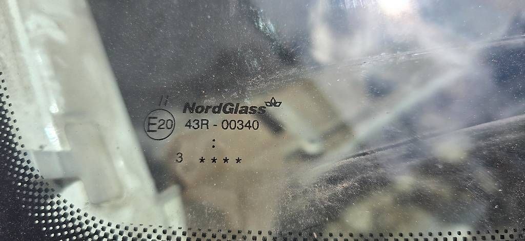 Volkswagen Tutti pezzi di ricambio auto: VW T4 Windschutzscheibe Frontscheibe Scheibe NordGlass – Usato da Schaffhausen venduto da Parg86 1