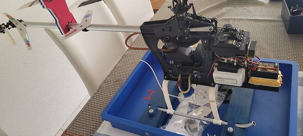 RC Kits de montage: Modellhelikopter mit Benzinmotor – D'occasion à Weinfelden par Balti64 3