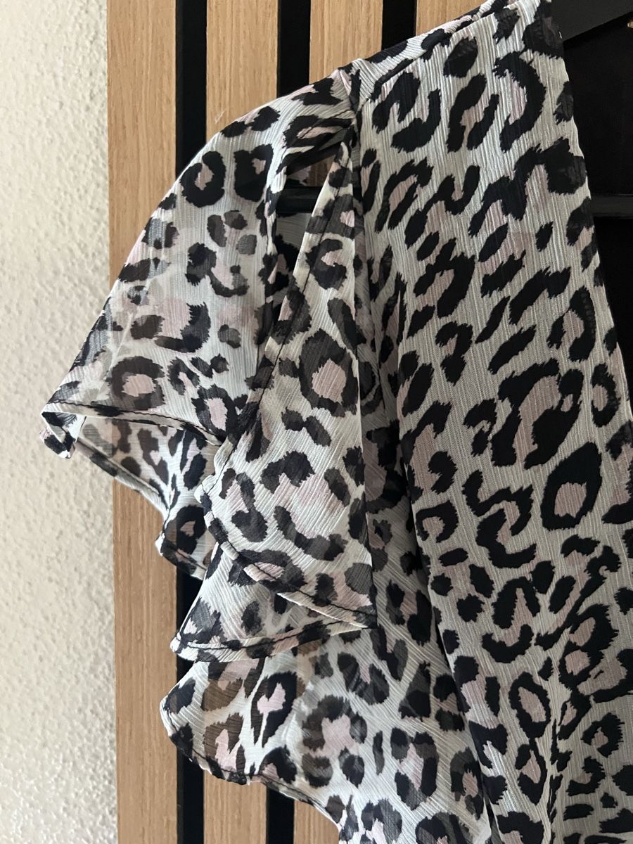 Guess Vestiti: Kleid mit Leo-Muster von Guess Grösse S kurzarm – Nuovo e nell'imballaggio originale da Ruswil venduto da meg_7c6v 4
