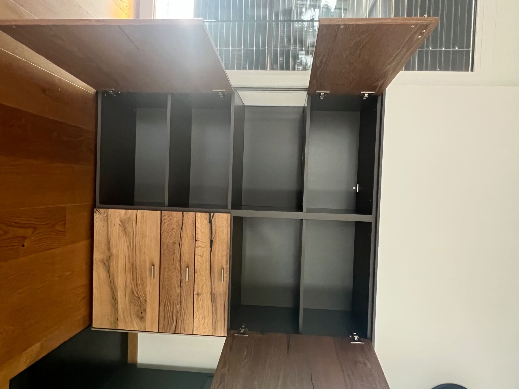 Commodes: Venjakob Highboard mit indirekter Beleuchtung – D'occasion à Zuchwil par bliblofy 2