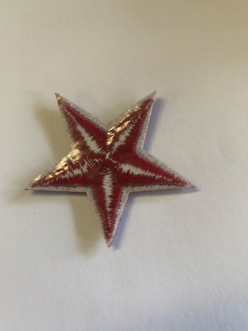 Patches: Stern Weinrot Badge / Aufnäher – Neu und originalverpackt aus Ostermundigen von Mcone 2