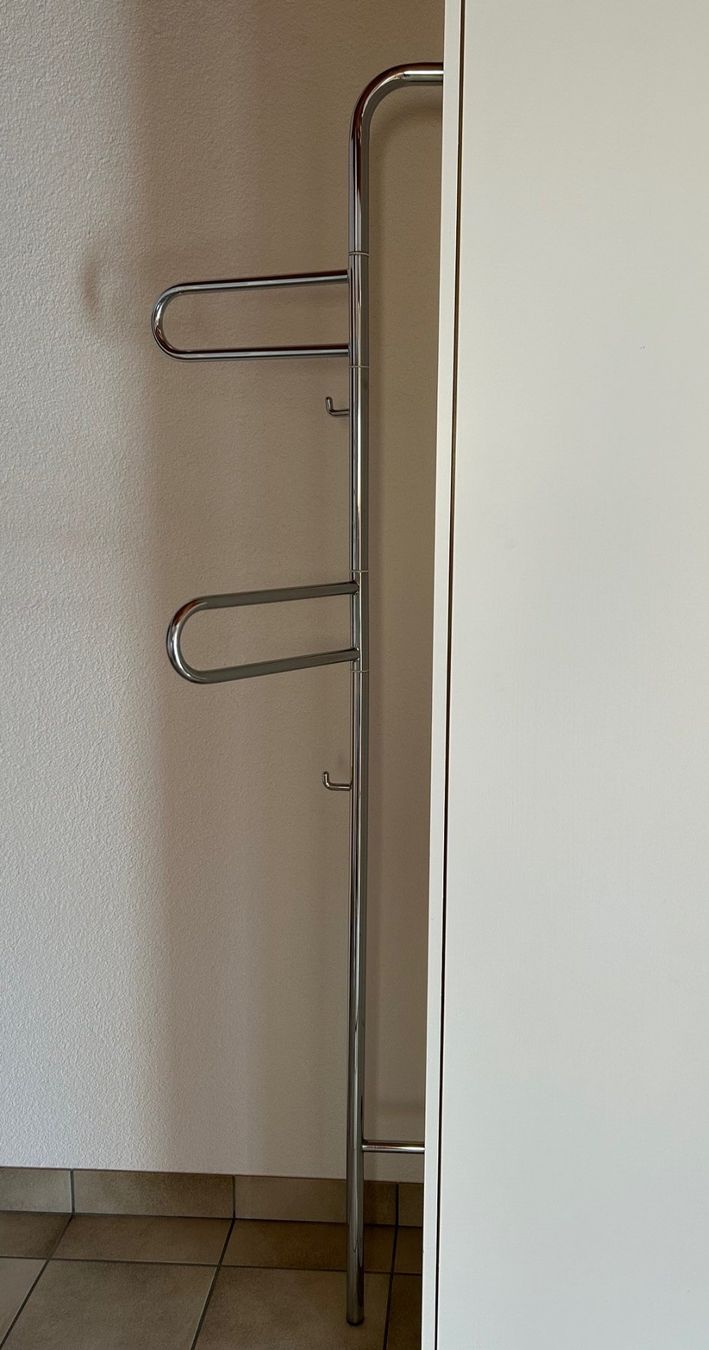 Garderobe: Garderobe Chrom stehend 2-armig gebraucht – Gebraucht aus Untereggen von mara15 1