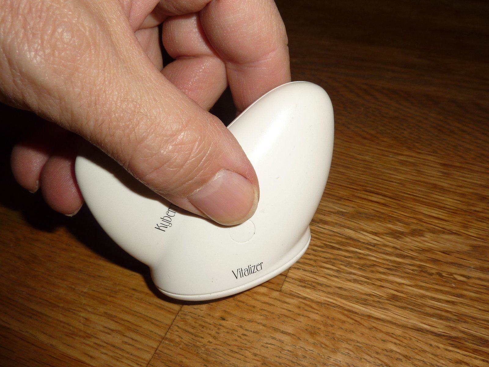 Cura del viso: Kybermed Vitalizer Gesichtslifting Magnet Massager 3D – Usato da Hochfelden venduto da swissice 1