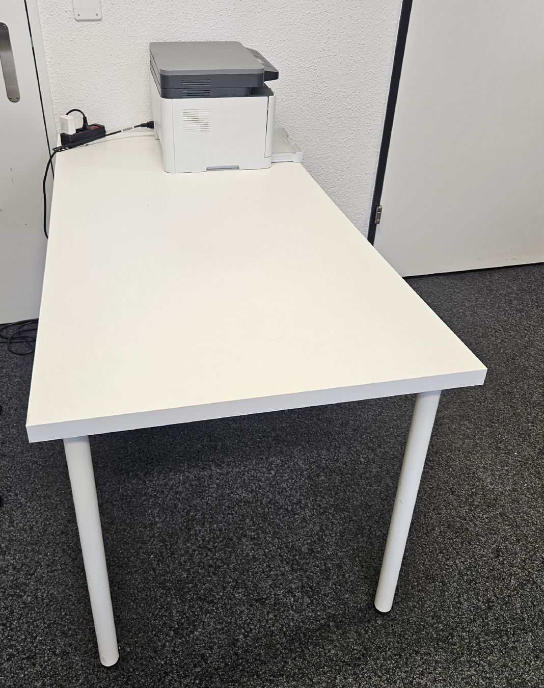 Ikea Scrivanie: Schreibtisch von IKEA – Usato da Brütten venduto da Land_Buesi