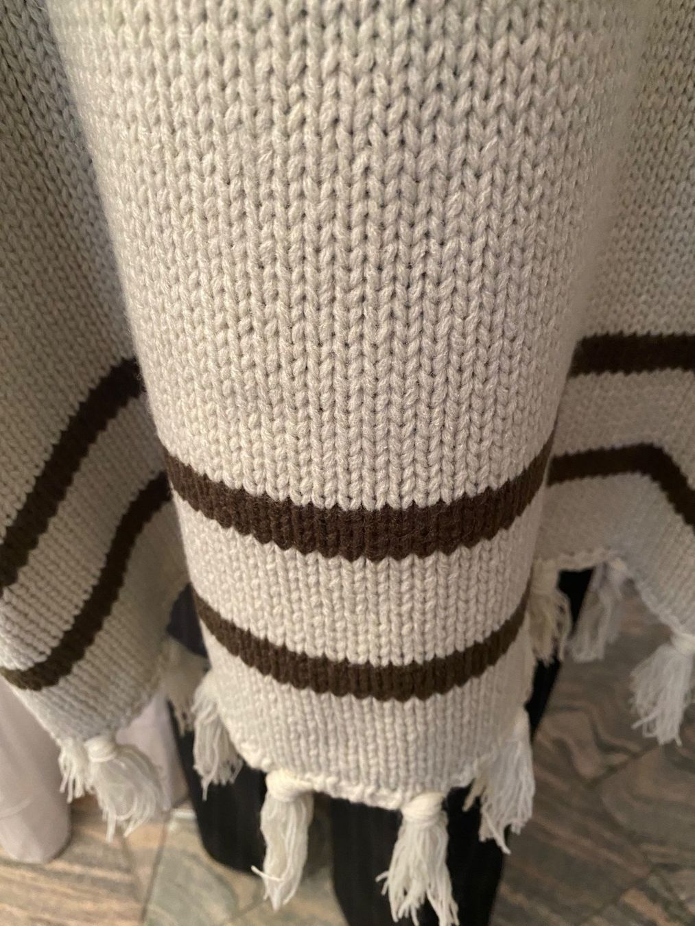 Maglioni & Felpe: perfekter Auftritt mit diesem Poncho-Pullover, 42/44 – Nuovo e nell'imballaggio originale da Winkel venduto da ferrari2022 8