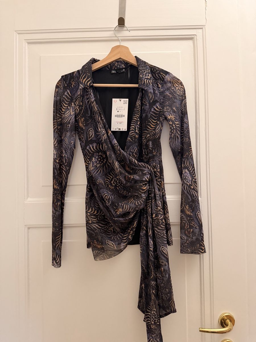 Zara Lotti di vestiti: Zara Printed Mesh Wrap Top and Skirt Set  – Nuovo (secondo la descrizione) da Lausanne venduto da bea_z8jl