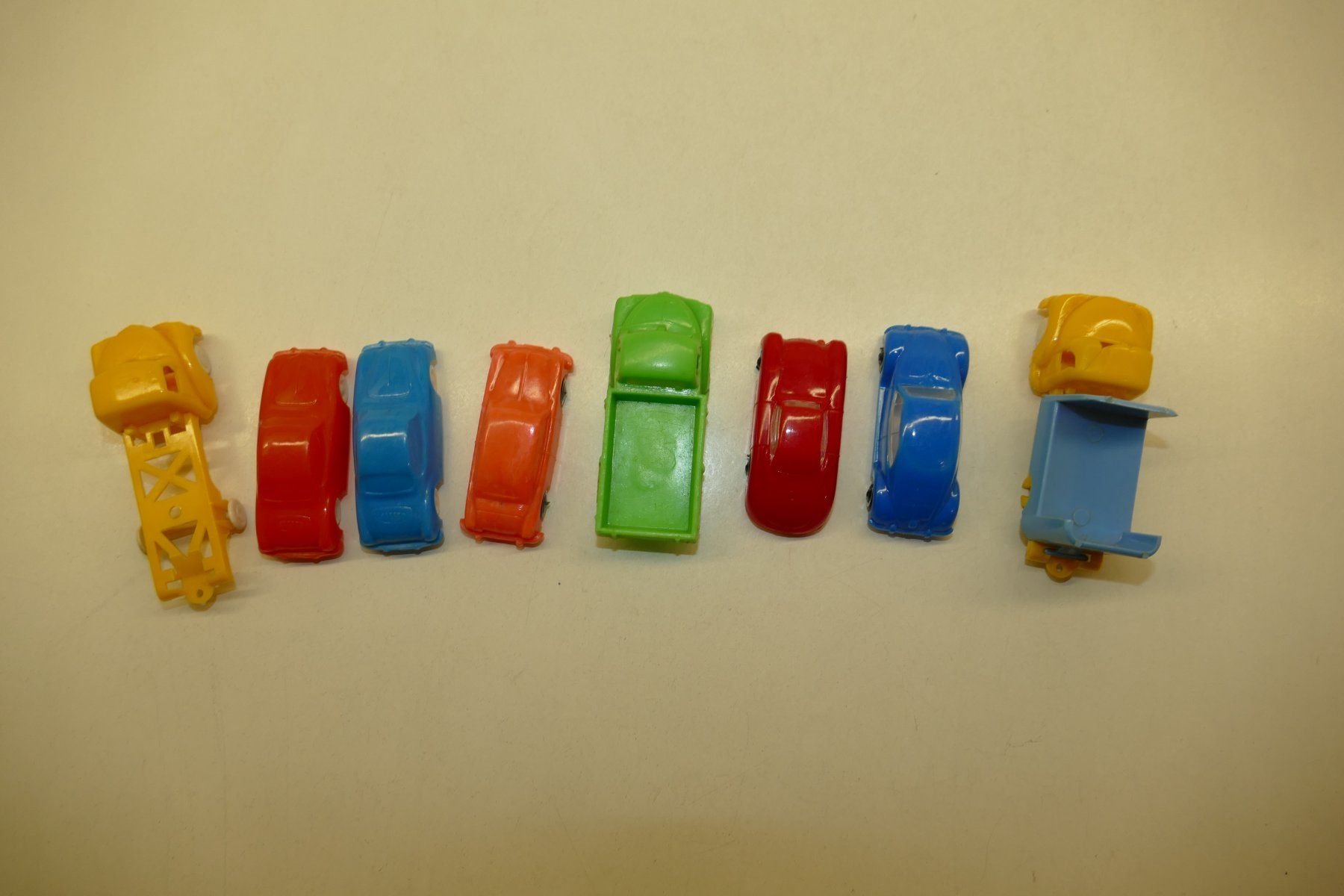 Modellini d'auto: 8xUralt Plastik Autos – Usato da Niederhasli venduto da rail-duerst 2