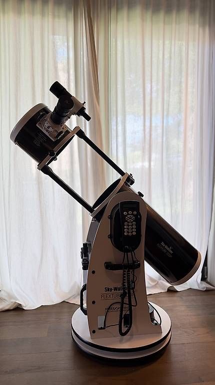 Sky-Watcher Telescopi: Télescope Dobson flextube 200P avec batterie – Nuovo (secondo la descrizione) da Estavayer-le-Lac venduto da Anae2021