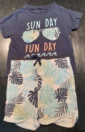 Jungen Kurzarmshirt und Shorts Set Grösse 24 Monate