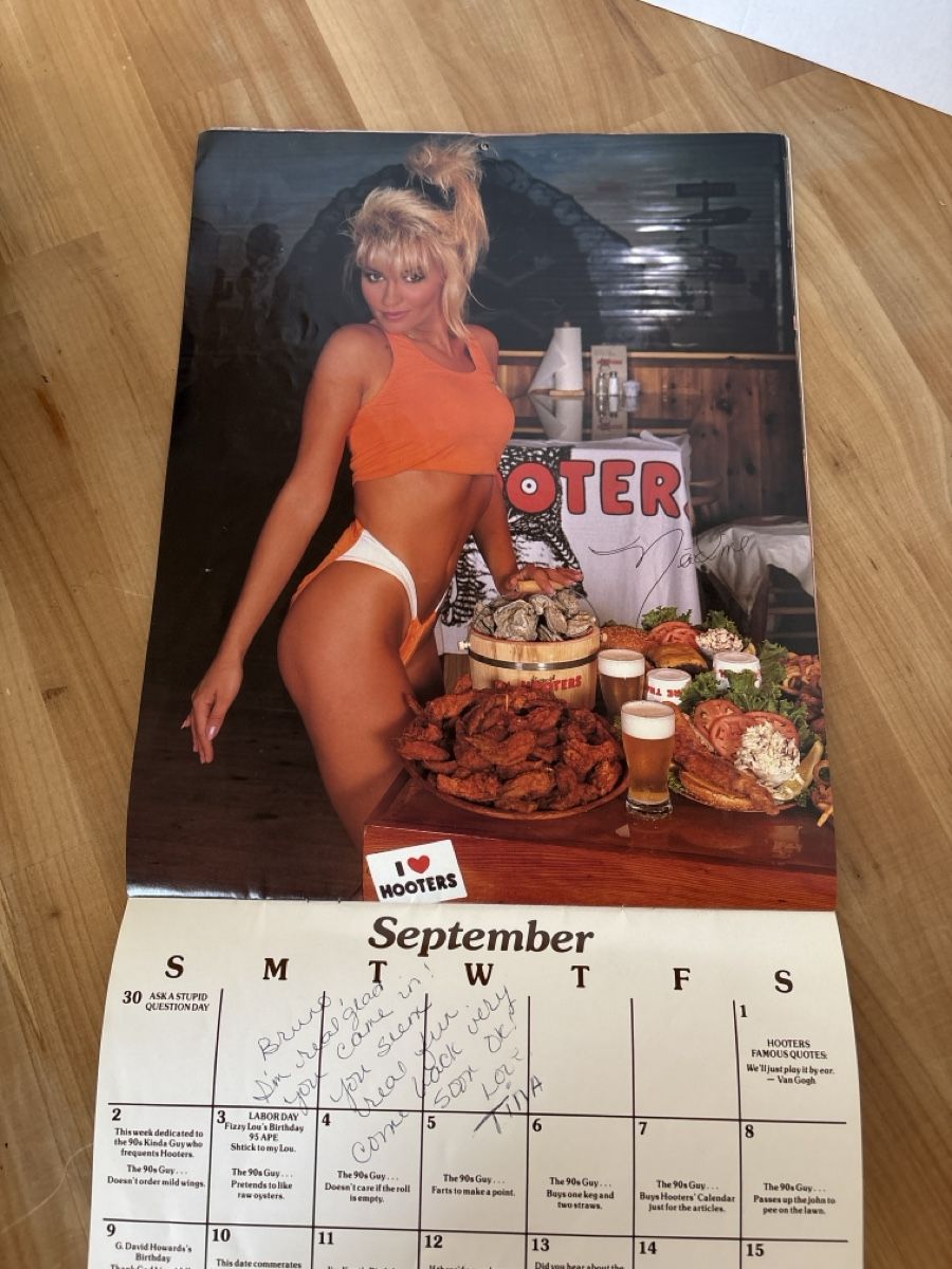 Kalender: Hooters Kalender von 1990 – Gebraucht aus Rümlang von euqinom16 7