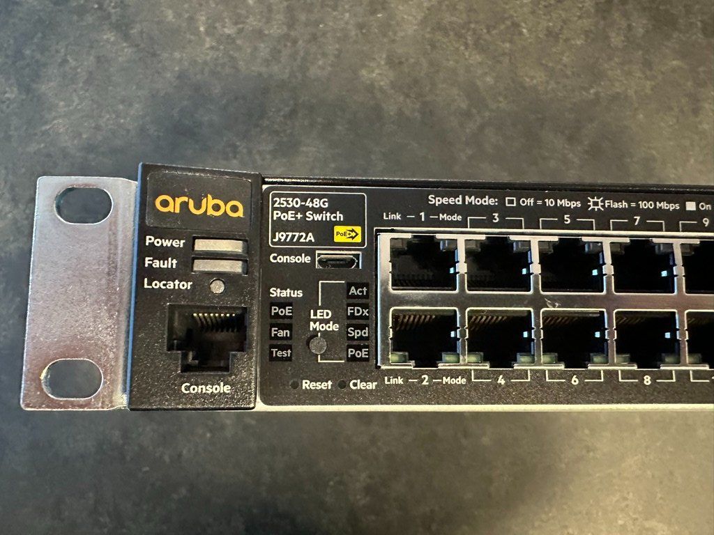 Hewlett Packard Hub & Switch: Aruba 2530-48G Switch, J9772A - PoE+ 52 Port Switch – Usato da Wohlen AG venduto da Pitbayer 2