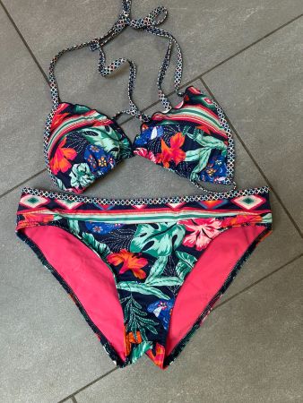 Schöner Bikini von Decathlon in Grösse 38/42, neu