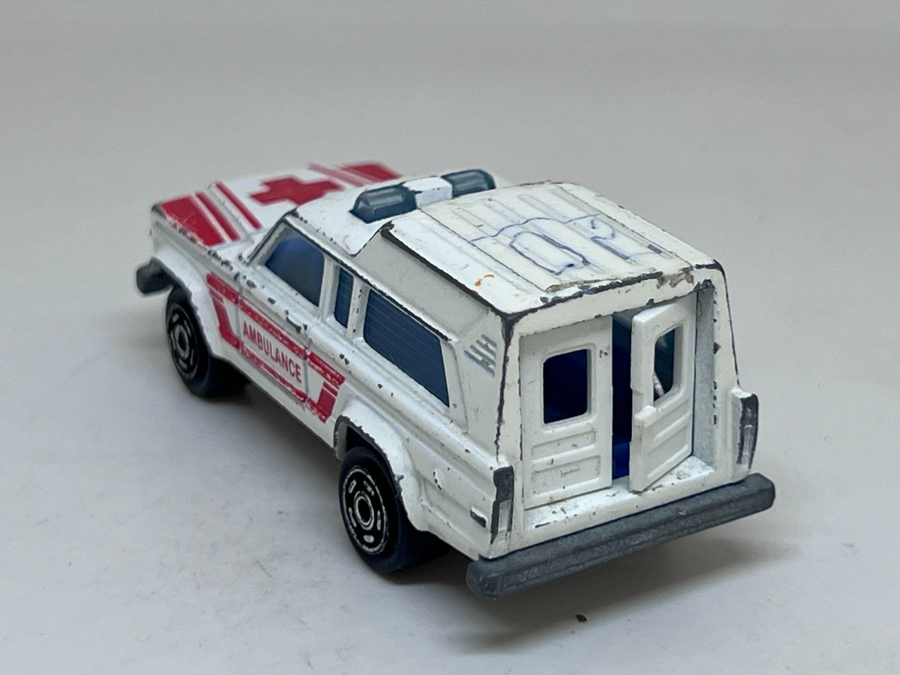 Majorette Modellini d'auto: Majorette Ambulance #168 – Usato da Wildegg venduto da LaaBoutique 2