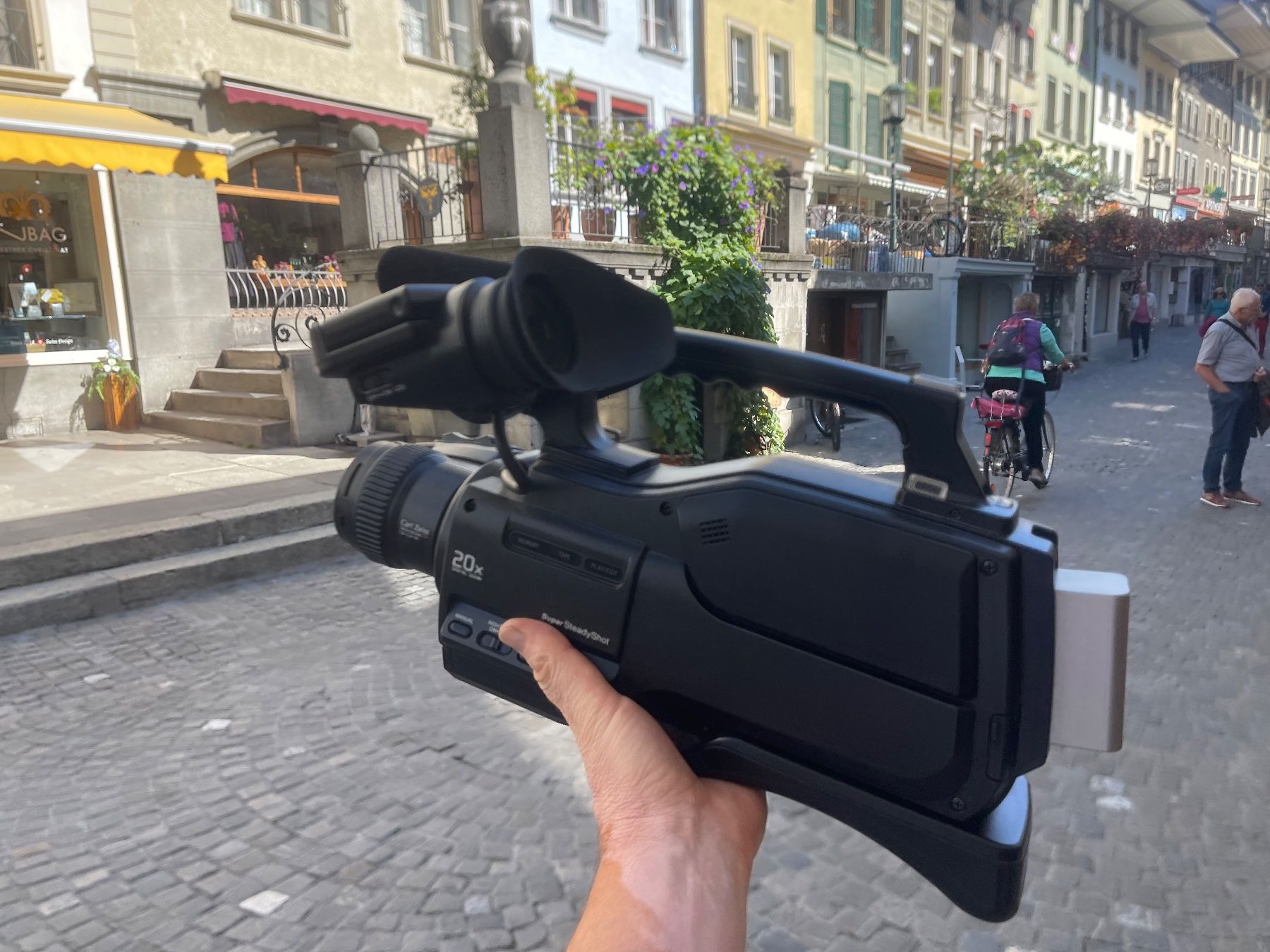 Treppiedi & Teste: Sony HVR HD1000E   Profi Schulter Comcorder  L.GRATIS – Usato da Thun venduto da usmlieferung 1
