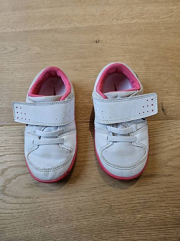 Scarpe per ragazze: Turnschuh Nike Gr. 23,5 – Usato da Hüntwangen venduto da Hensi1