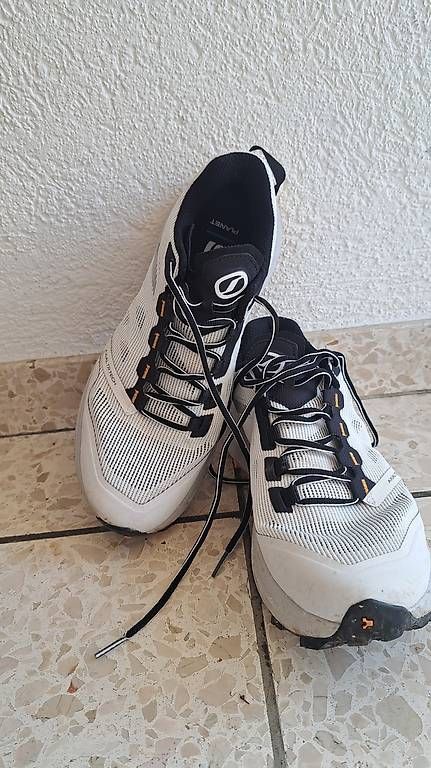 Scarpe da donna: Laufschuhe Gr 40 – Usato da Schwyz venduto da Ser_z6mr 1