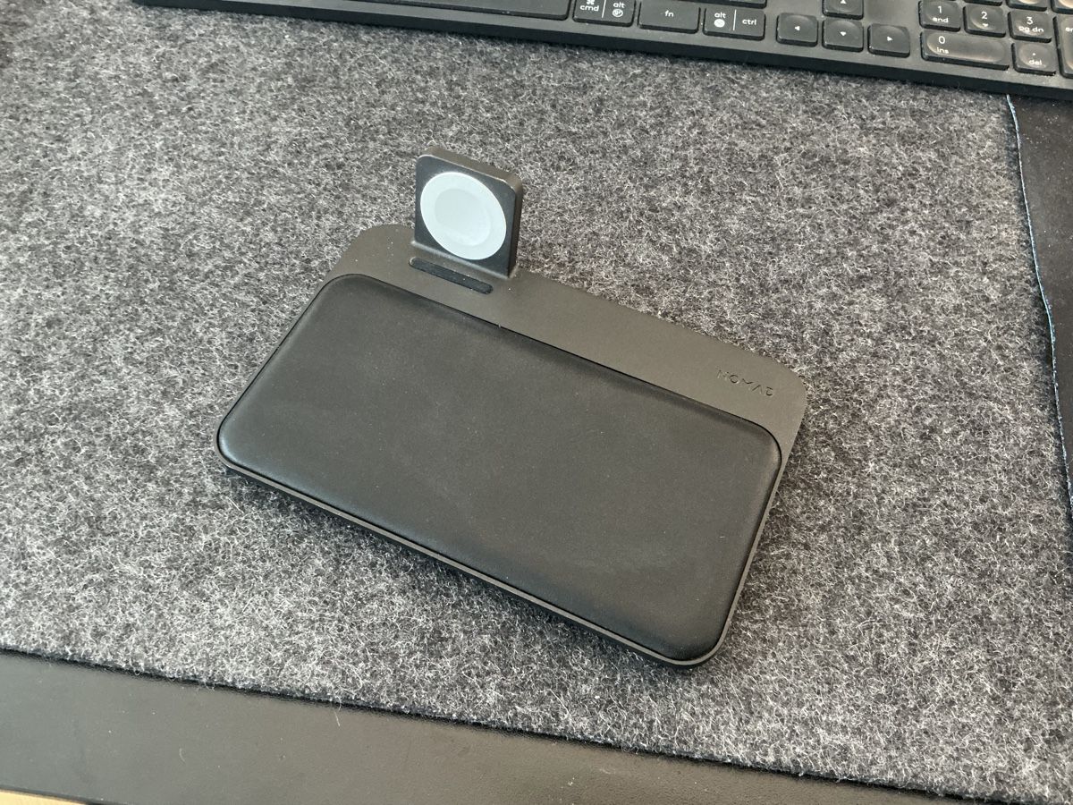 Caricabatterie: Nomad Base Station Apple Watch Edition wireless charger – Usato da Zürich venduto da jankais3r 2