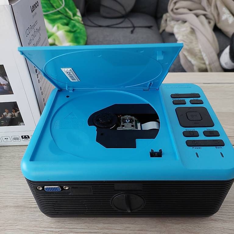 Lenco Lettore multimediale portatile: Lenco Projector mit DVD Player – Usato da Kollbrunn venduto da bahati 2