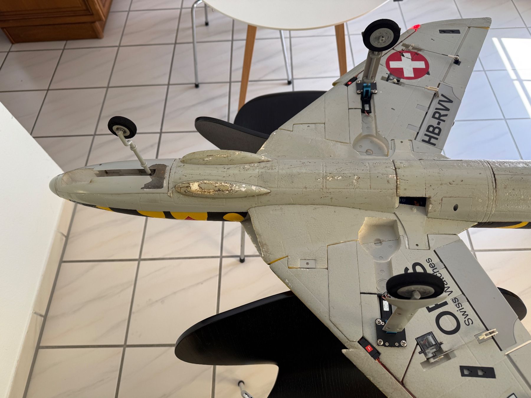 Modellismo RC: Hawker Hunter, 70mm EDF Jet, Spw. 850mm, Dynam – Usato da Zumikon venduto da Bmerz 2