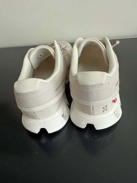 On Damenschuhe: On Cloud 5 Damen in white/pearlwhite – Neu (gemäss Beschreibung) aus Zug von  1