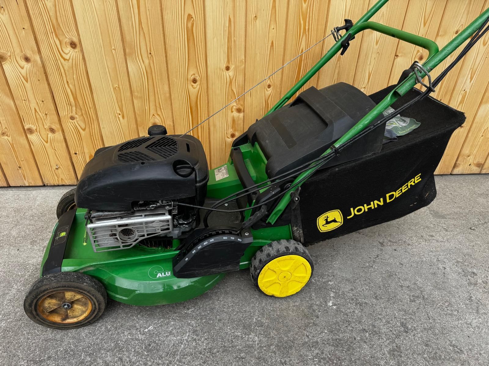 John Deere Tagliaerba: Rasenmäher John Deere R47V mit Variomat Radantrieb – Usato da Niederuzwil venduto da Dakitiki 2
