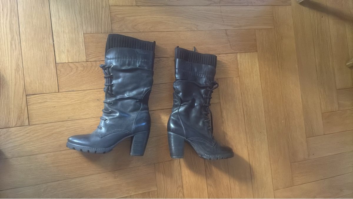 Chaussures femmes: Bottes  taille 37 – D'occasion à Lausanne par Famary