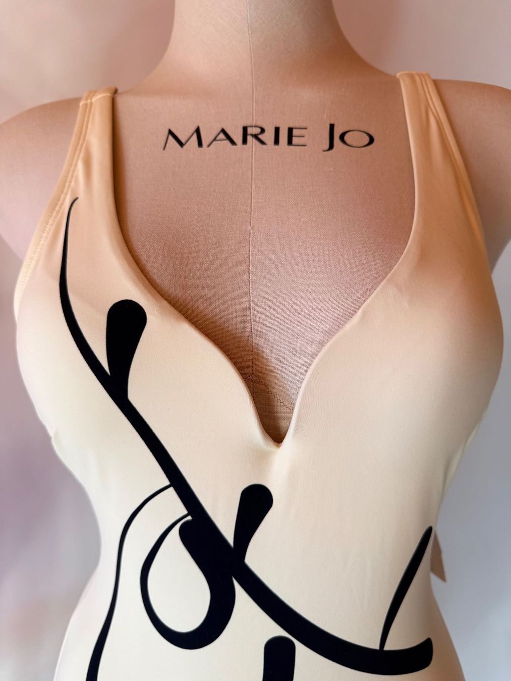 Triumph Maillots de bain & Bikinis: TRIUMPH, Badekleid FLEX SMART SUMMER , Gr. 1, Farbe Offwhite – Neuf avec emballage d'origine à Rudolfstetten par gst_g7xl 2