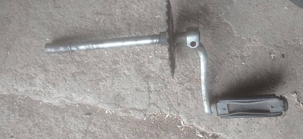 Piaggio Parti ricambio per ciclomotori: Axe de Pédalier avec manivelle – Usato da Arbaz venduto da bla_l9gt 1