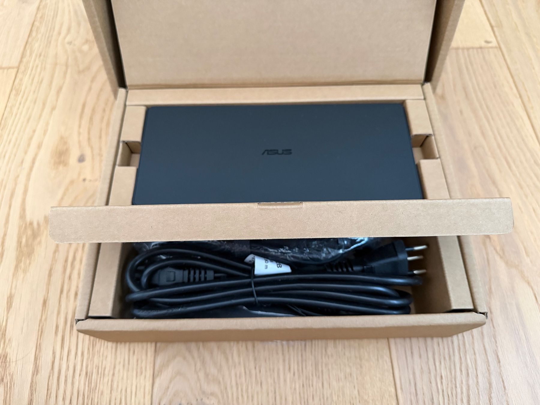 Asus Docking station: ASUS Dockingstation Master DC510 Thunderbolt 5 – Nuovo (secondo la descrizione) da Le Mont-sur-Lausanne venduto da Carl2k 3