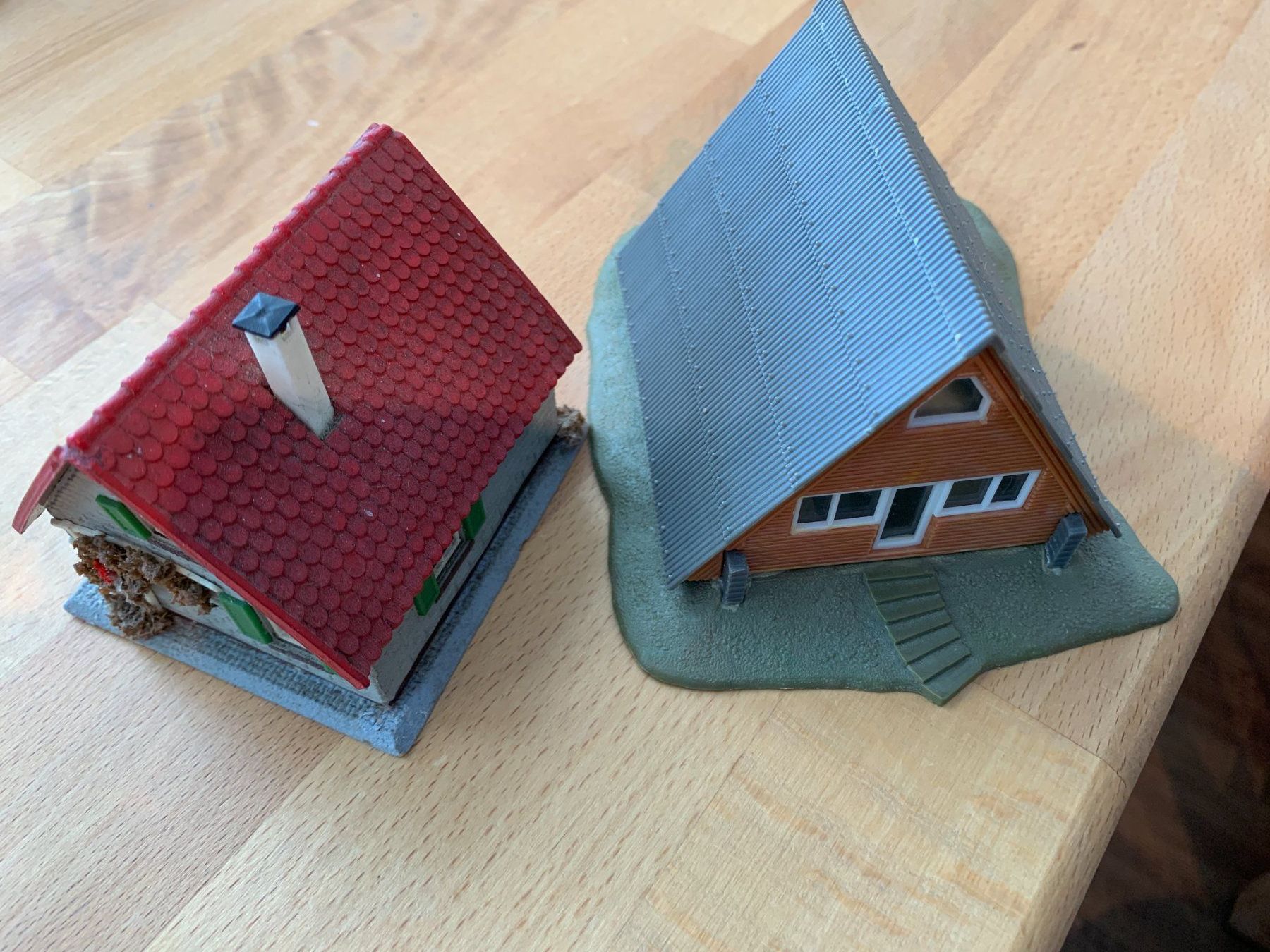 Faller Modelleisenbahnen: 2 Häuser von Faller (Spur HO) – Gebraucht aus Belp von capowiga