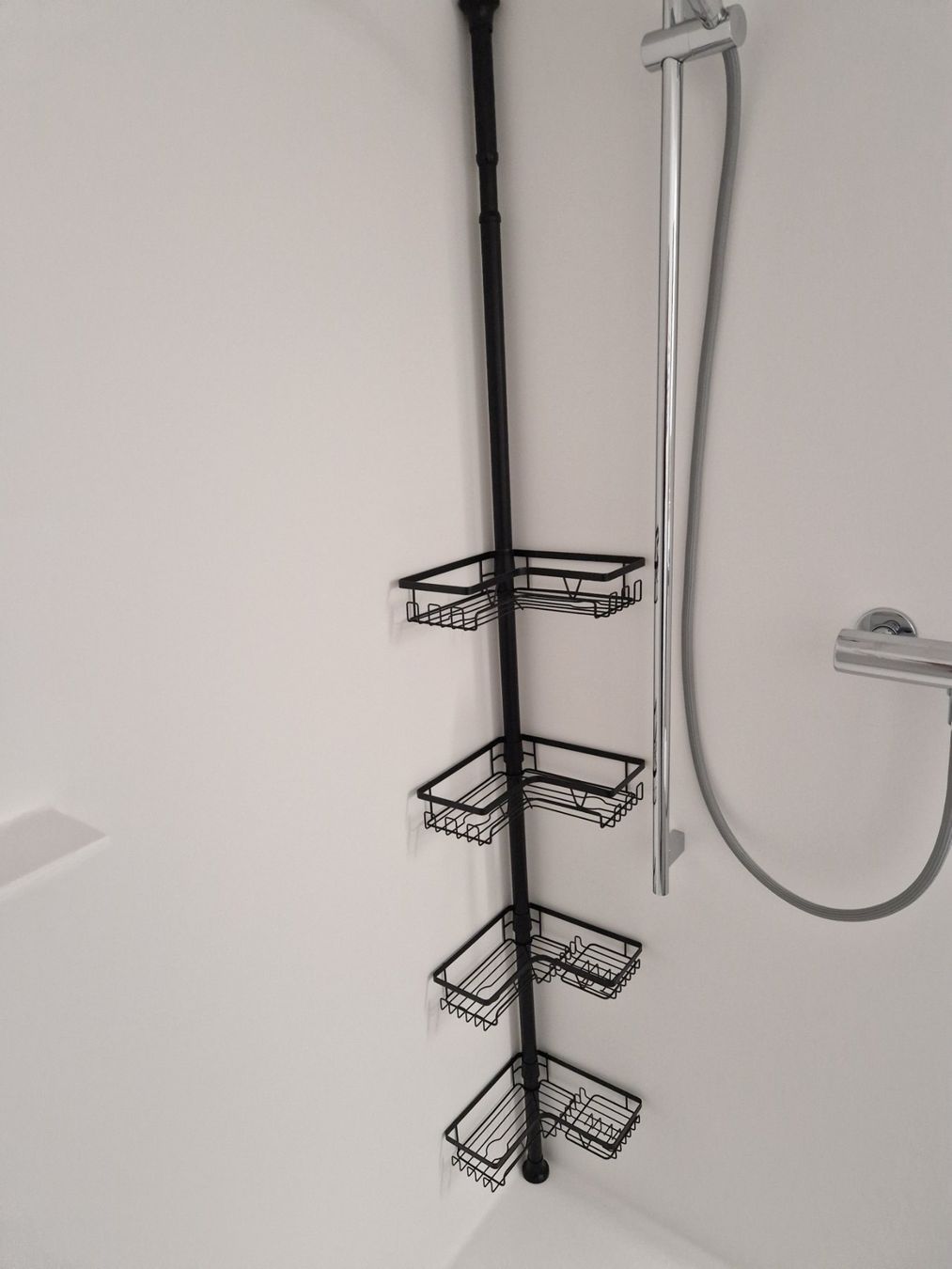 Supporti a parete: Teleskop-Duschablage schwarz matt NEU!! – Usato da Basadingen venduto da NicoleK13 1