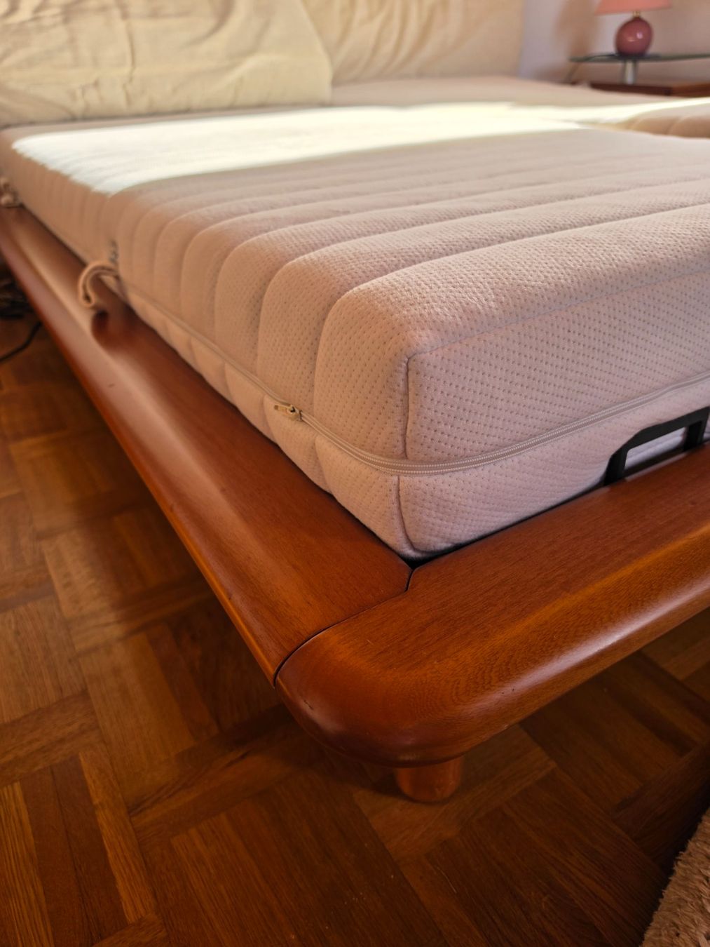 Pfister Letti: Lit double avec sommier et matelas – Usato da St-Blaise venduto da Tsvcb 2