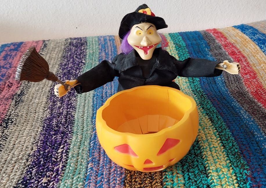 Tutte le decorazioni: HEXE greift Hand - Lichtsensor - blinkende Augen HALLOWEEN – Nuovo (secondo la descrizione) da wattwil venduto da alleskafi 3