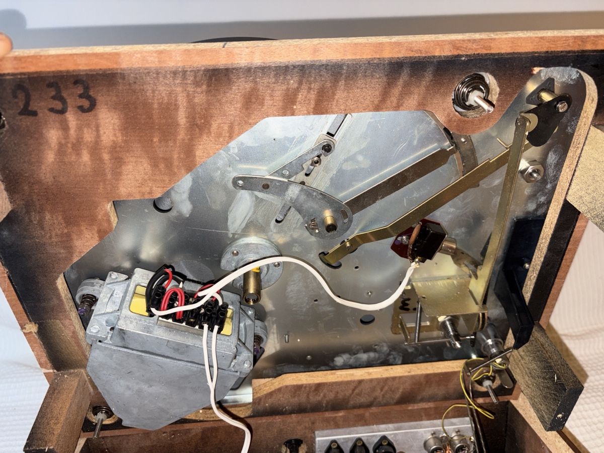 Lenco Plattenspieler: Lenco 500 defekt – Defekt aus Biel/Bienne von NitnelavV 4