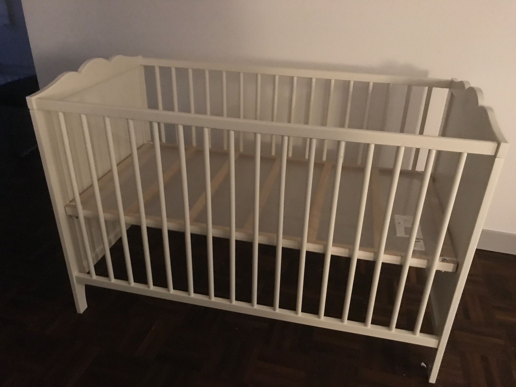 Ikea Lits: IKEA Babybett HENSVIK  weiss – D'occasion à Birmensdorf ZH par alexandrat1 1