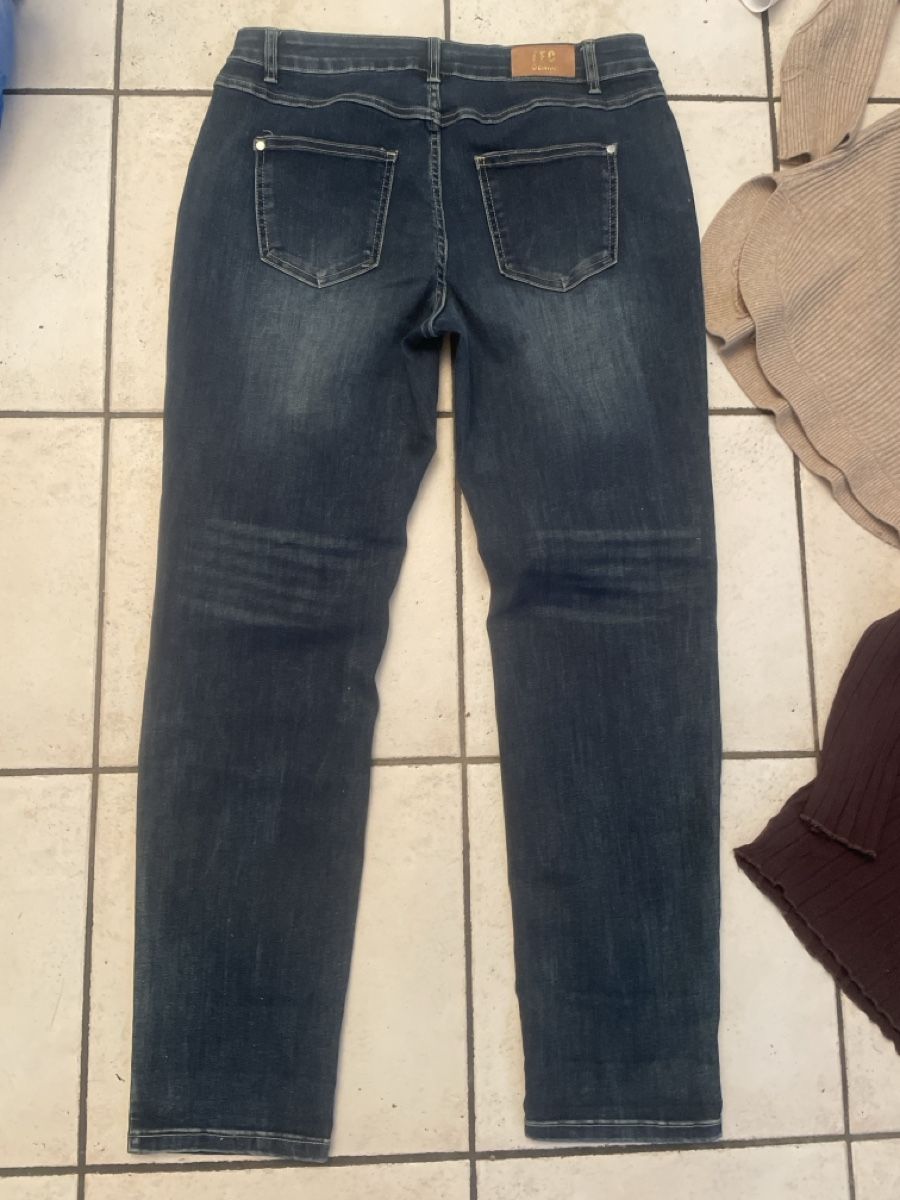 Lotti di vestiti: Jeans mit 3 Oberteile, Damen Gr.40, Chicorée – Usato da Obergerlafingen venduto da cabo4 3