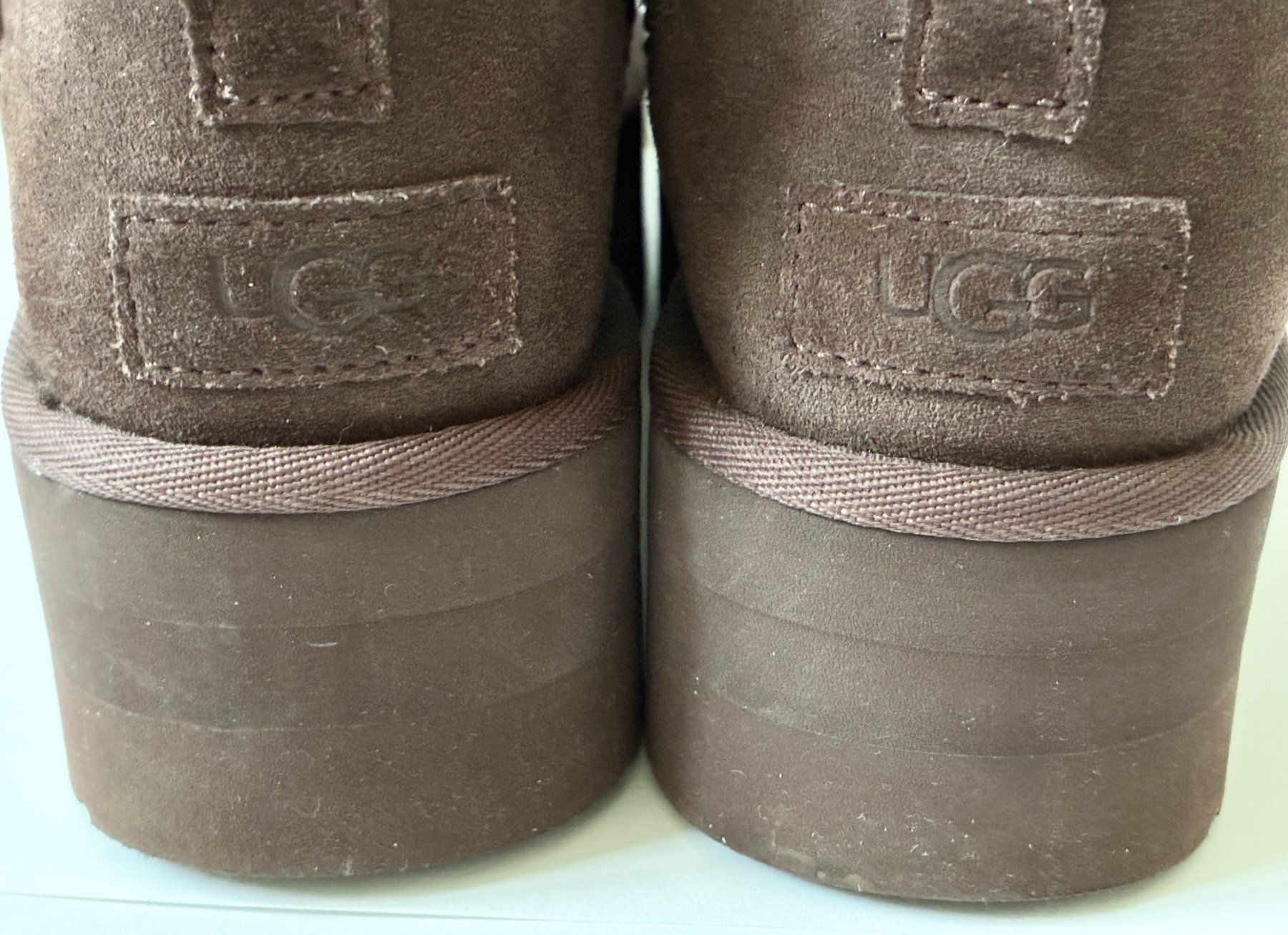 Ugg Scarpe da donna: Dunkelbraune UGG Boots Wildleder "Classic Ultra Mini" – Usato da Kloten venduto da Nephty 7