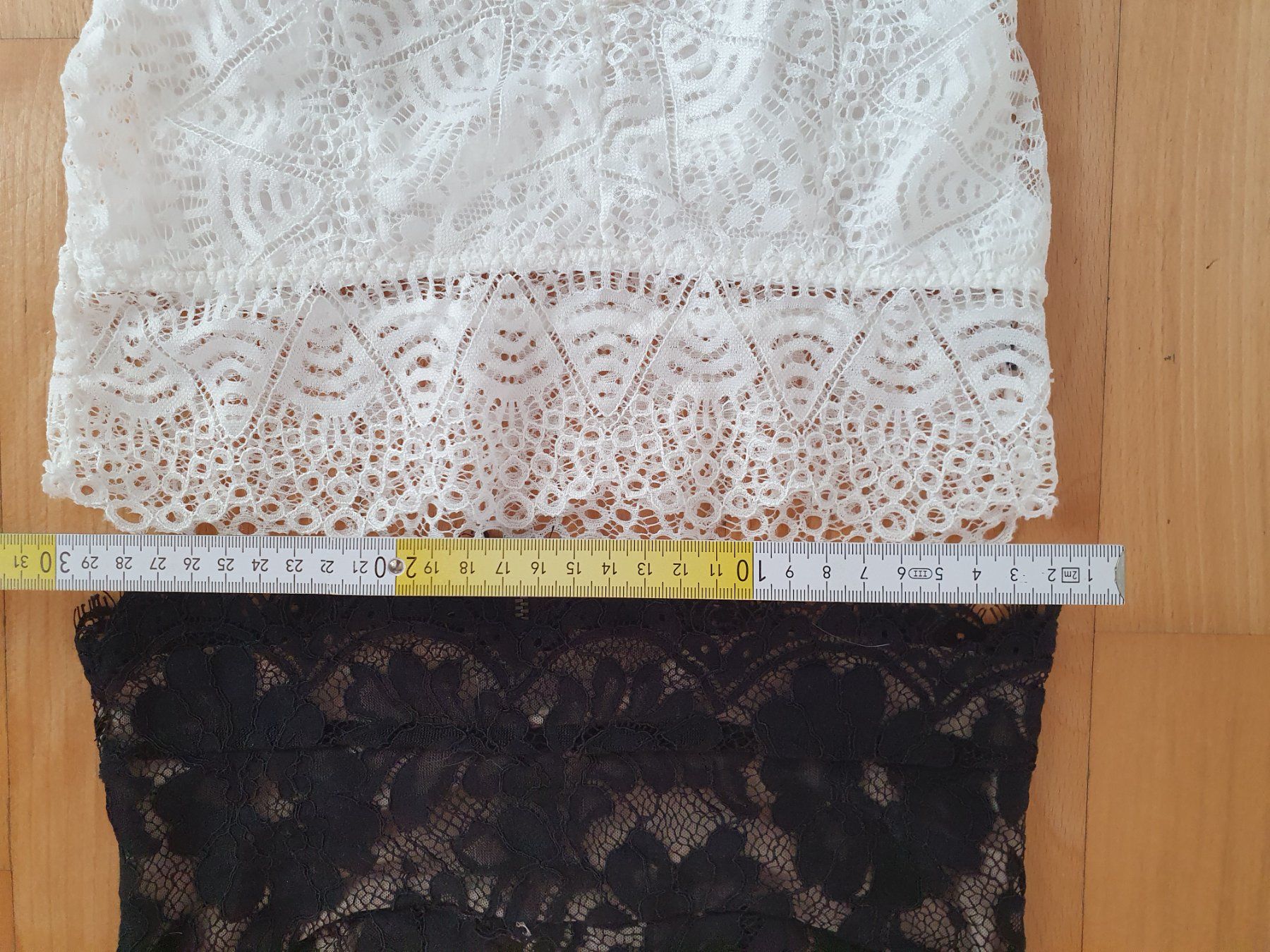 Camicette, T-shirt & Top: Spitze Bustier Schwarz & Weiss Gr. XS/S – Usato da Kloten venduto da Hektor44 1