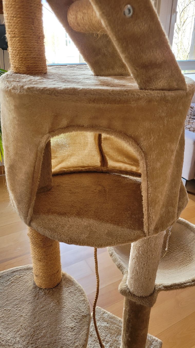 Katzenbaum - Kratzbaum: Grosser Kratzbaum, Beige, Top Zustand! – Gebraucht aus Wangen an der Aare von Manumech 5