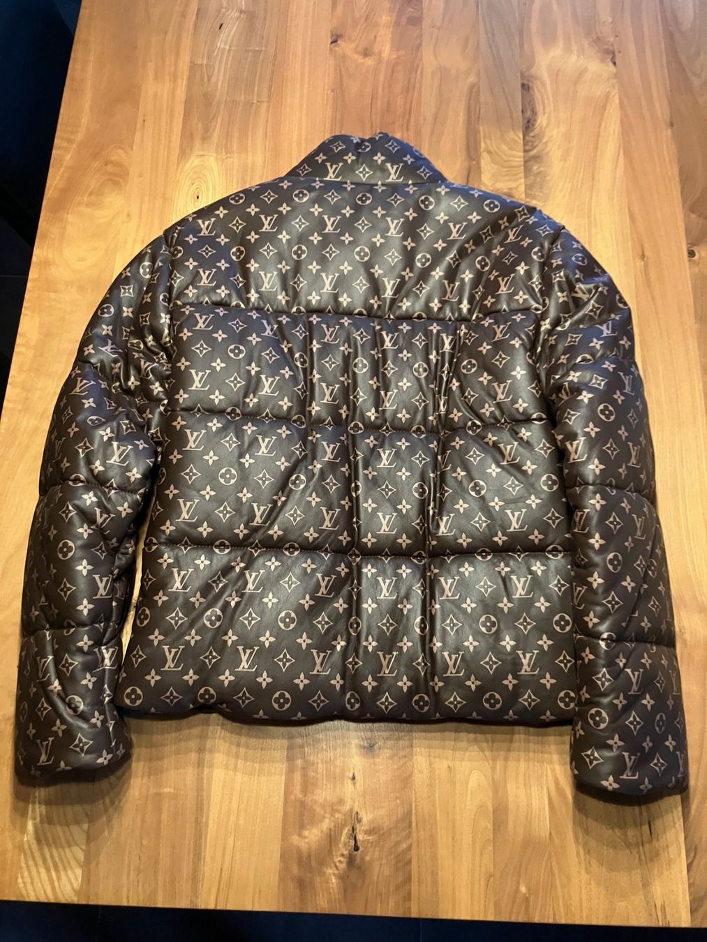 Louis Vuitton Giacche: Louis Vuitton Monogram Pufferjacke Gr. 50 – Nuovo e nell'imballaggio originale da Zäziwil venduto da Bewy1 1