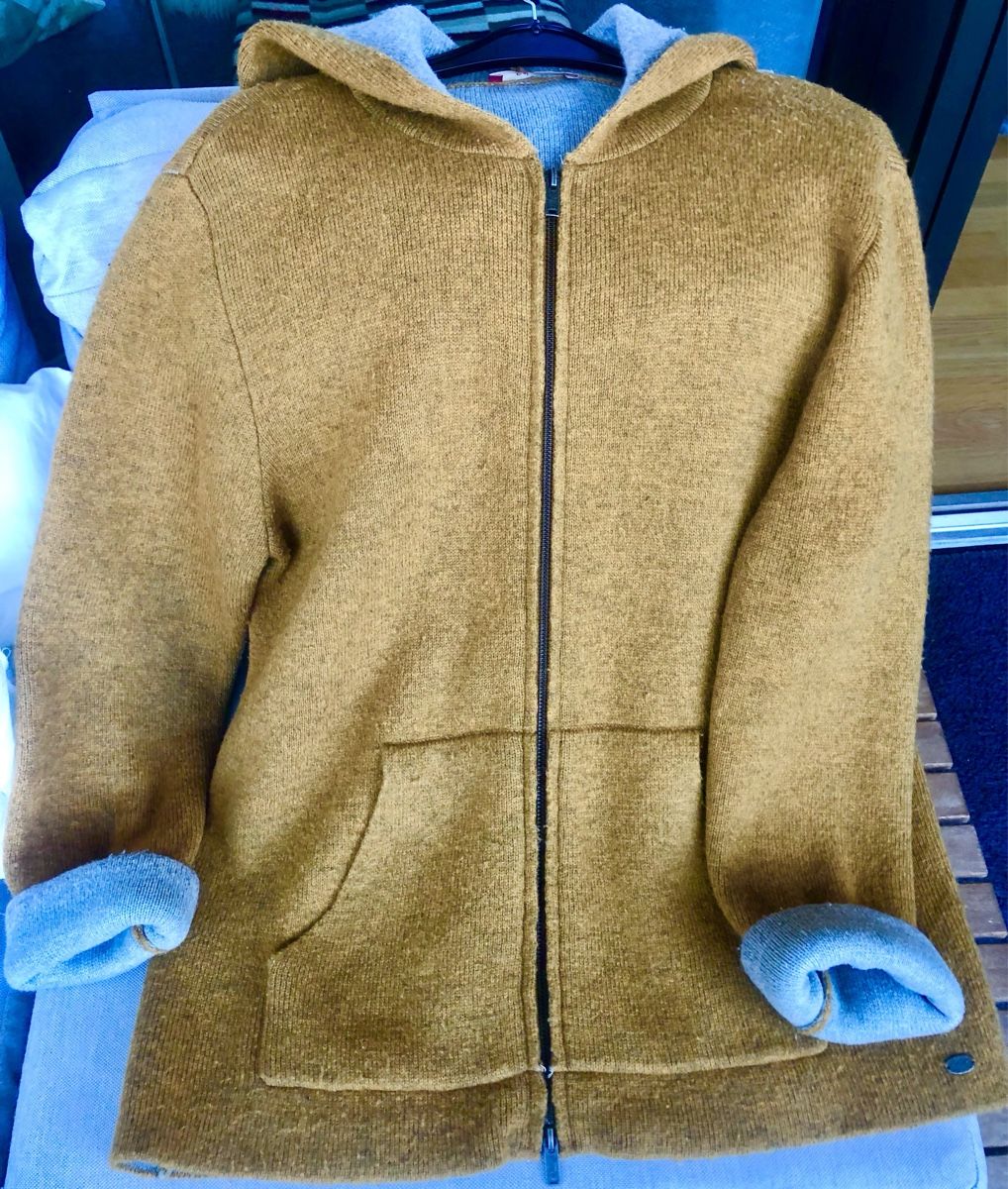 Esprit Giacche: Strickjacke mit Kapuze edc by Esprit – Usato da Wattwil venduto da Zeemeermin