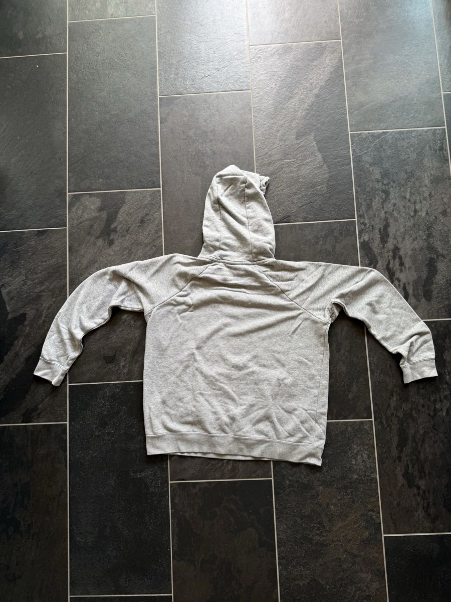 Pullover & Sweatshirts: Grauer Nike Hoodie S – Gebraucht aus Nürensdorf von gia_82qt 1
