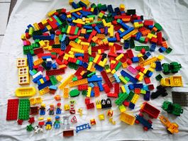 (L76) 4.3 kg Lego Duplo Bausteine bunt gemischt, 6 Figuren..