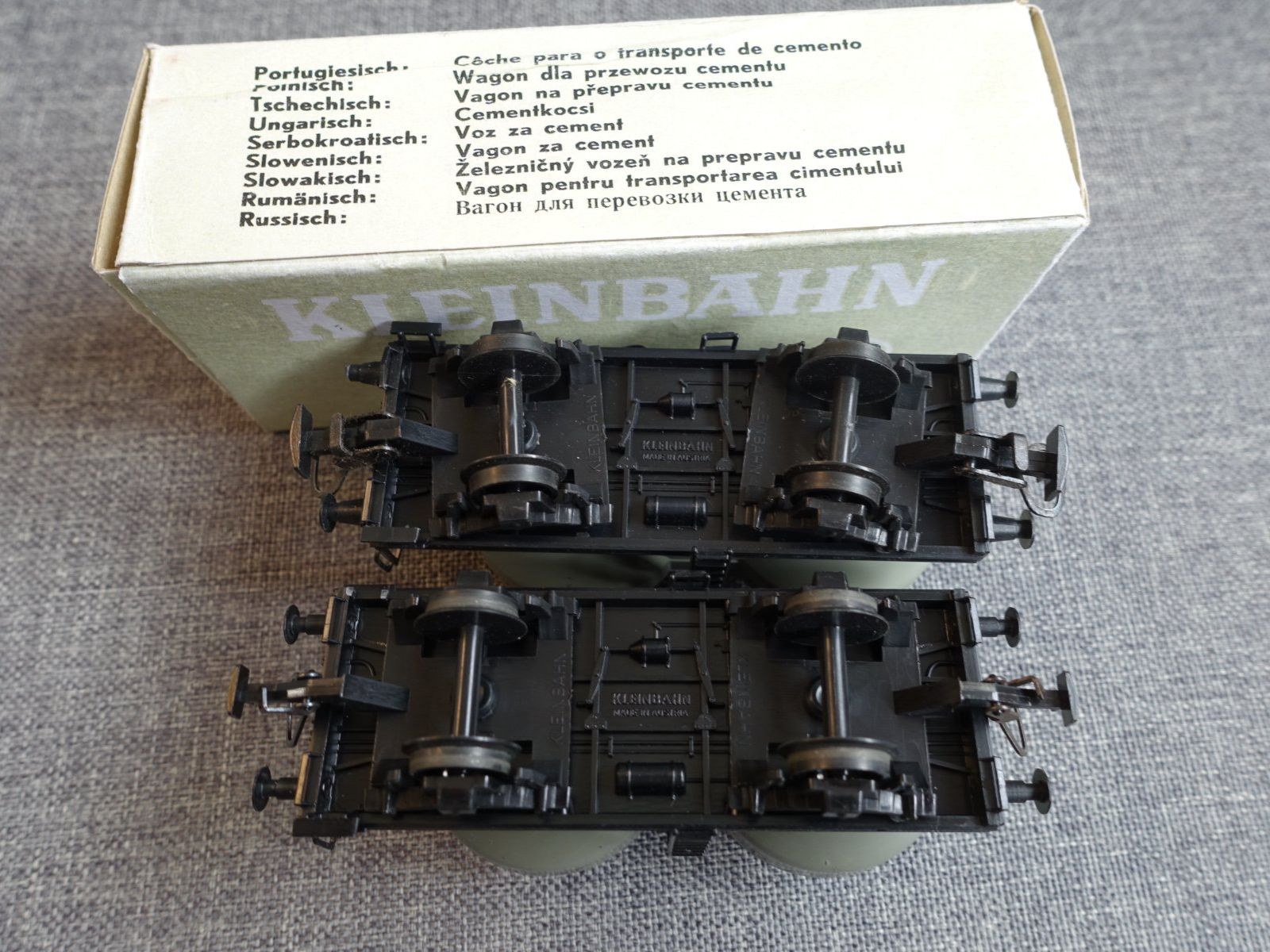 Kleinbahn Modellini di ferrovie: KLEINBAHN No. 338 2x Zementwagen "Perlmooser" – Usato da Wallbach venduto da Sarrows 5