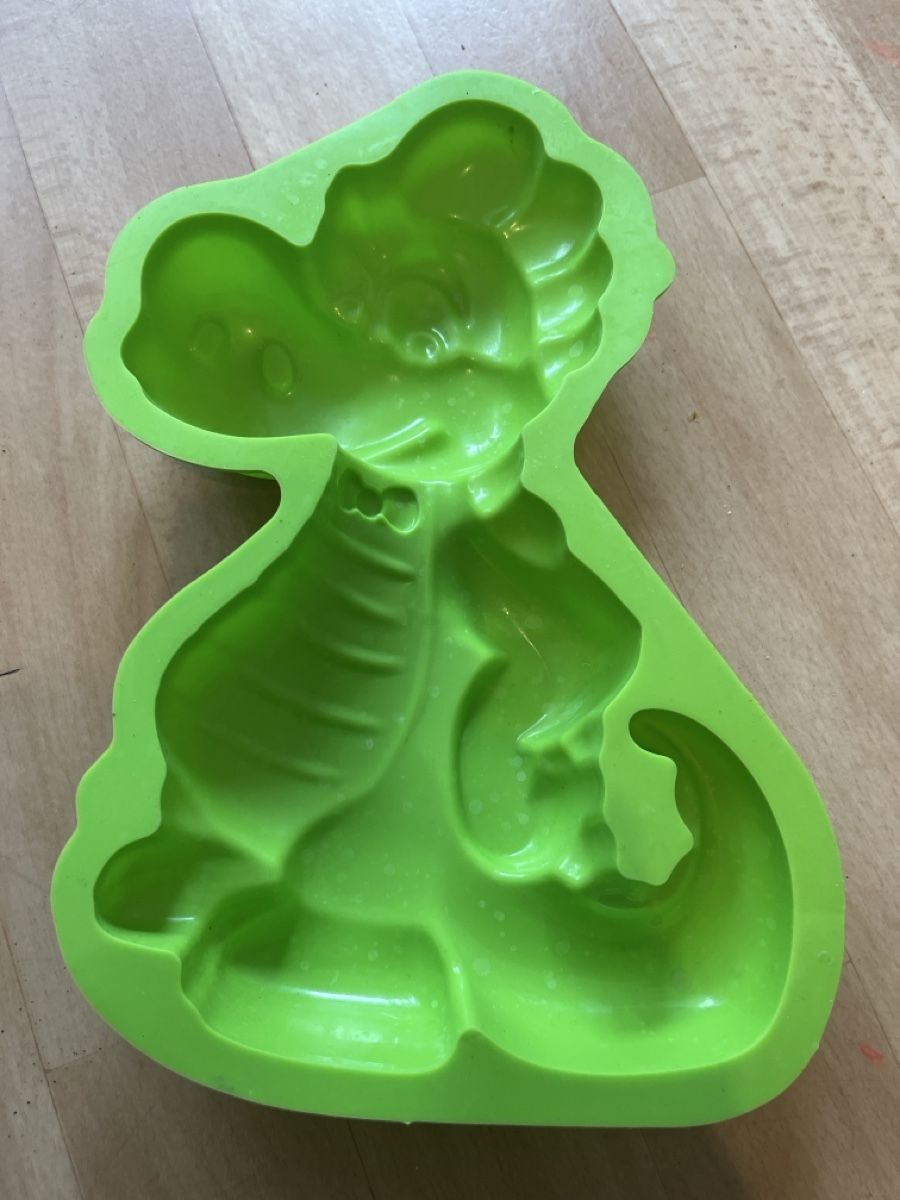 Moules à gâteaux: Dino Silikonbackform – D'occasion à Zürich par Deyaso 1