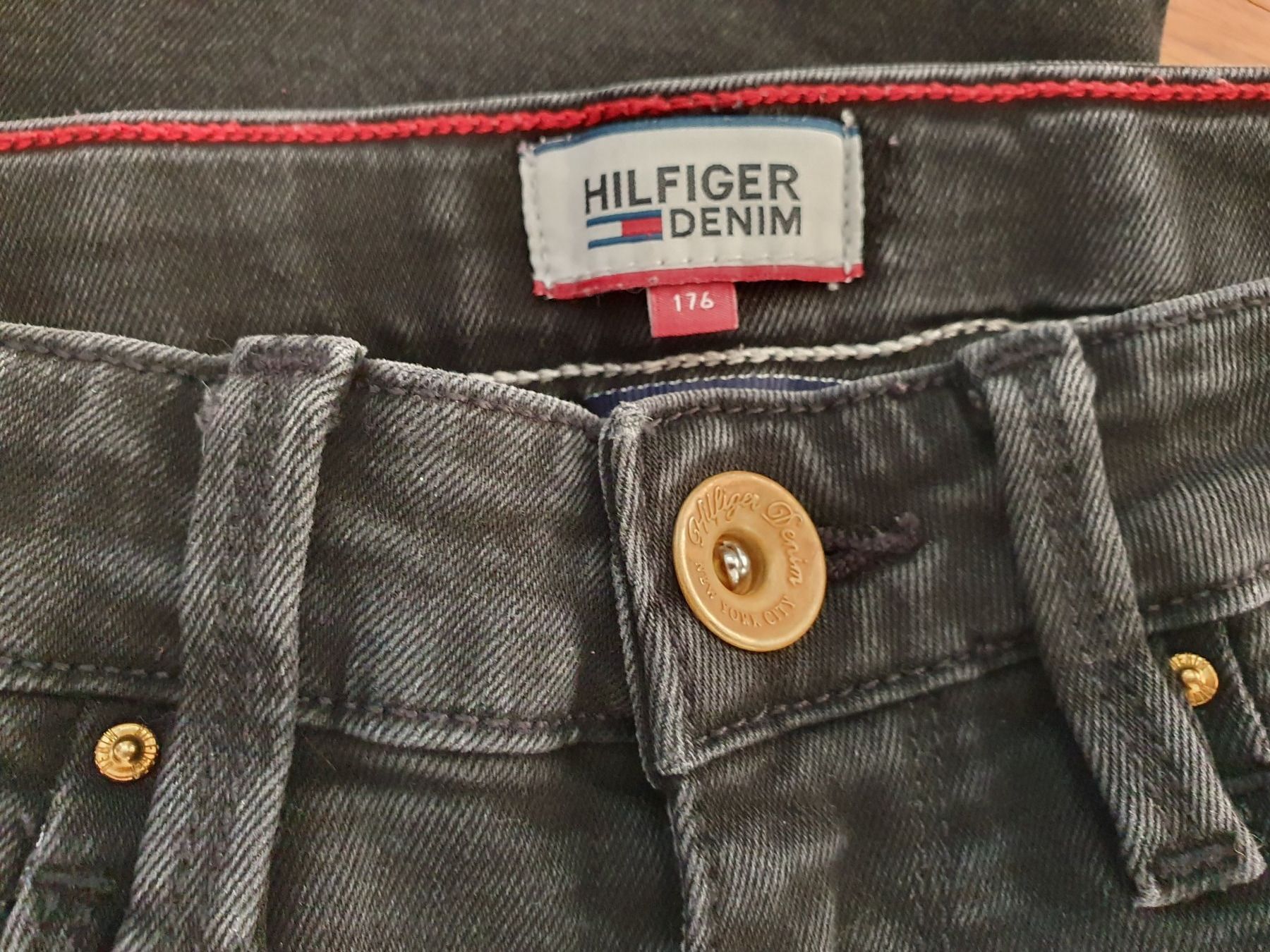Tommy Hilfiger Pantaloni: Tommy Hilfiger Jeans Mädchen, Gr.176, schwarz – Usato da Zürich venduto da Modnok 4