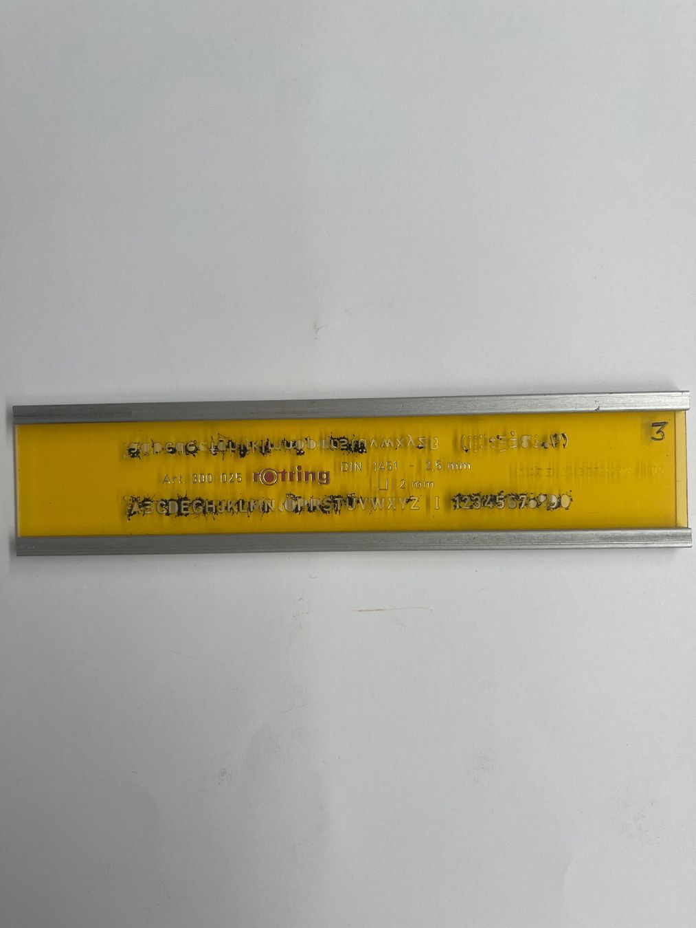 Rotring Sciablone: Rothring Schreibschablone Höhe 2.5 mm, Nr. 3 – Usato da Matzingen venduto da carola71