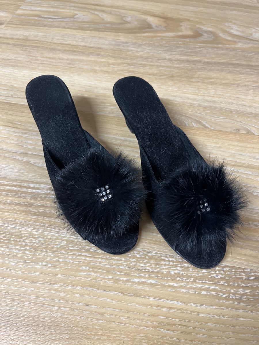 Scarpe da donna: Schwarze Samt Pantoffeln Gr. 38 Absatz Pelzoptik – Nuovo (secondo la descrizione) da Baltschieder venduto da mali2003
