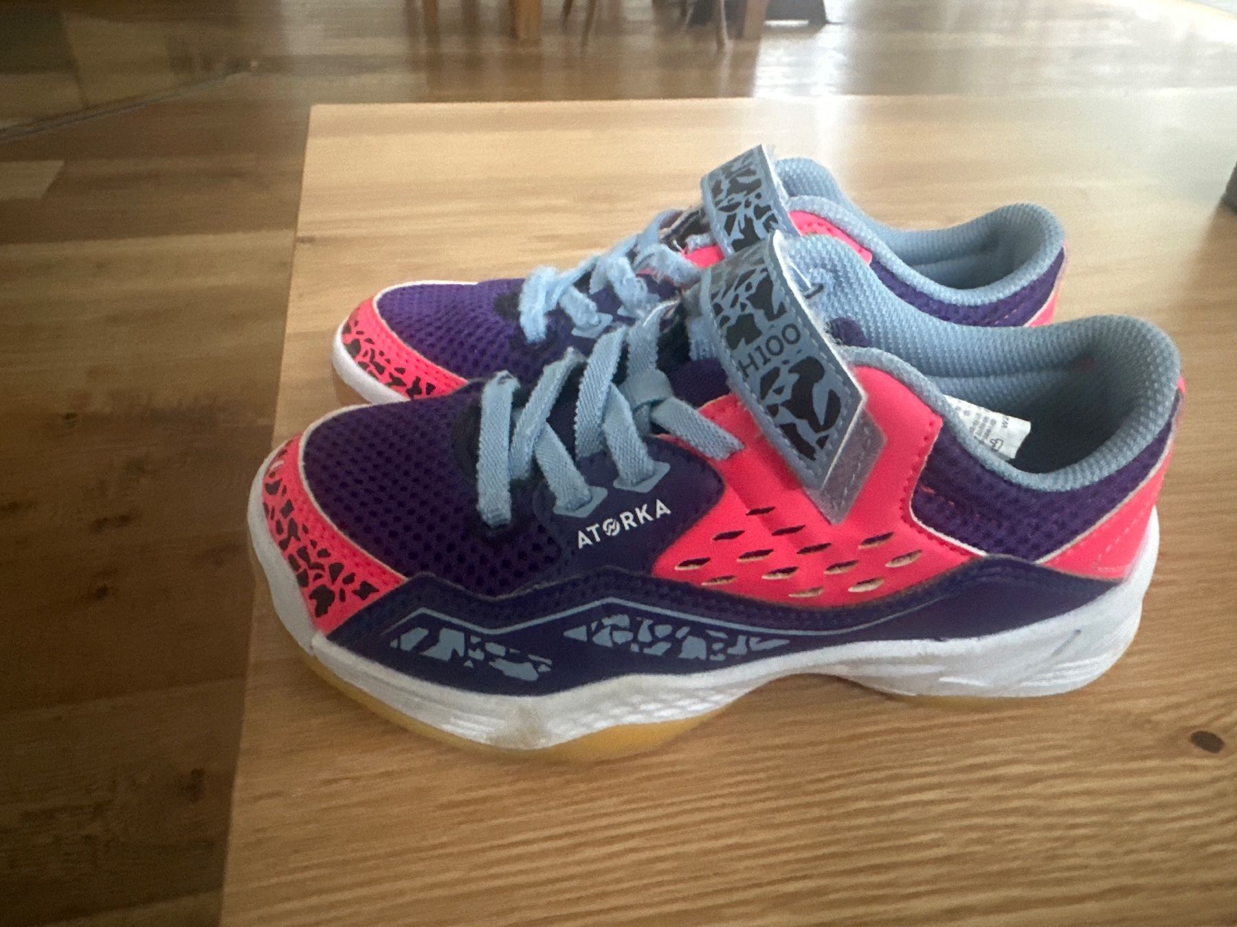 Decathlon Schuhe für Mädchen: Sport Schuhe grosse 33 – Gebraucht aus Rapperswil BE von aro_66tx