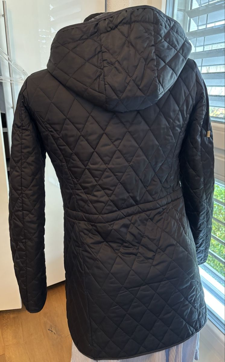 Massimo Dutti Jacken: Massimo Dutti Women's Quilted Jacket S/36 – Gebraucht aus Windisch von bymarikaa 1